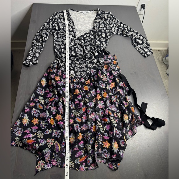 Diane von Furstenberg Irina Silk Dress Wrap Dark Floral Dainty V-Neck Printed - Picture 10 of 10